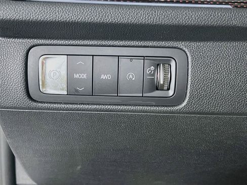 Used 2025 Chevrolet Traverse Z71 w/ Enhanced Driving Package AWD/4WD image 11