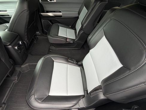 Used 2023 Ford Explorer XLT w/ Equipment Group 202A AWD/4WD image 23