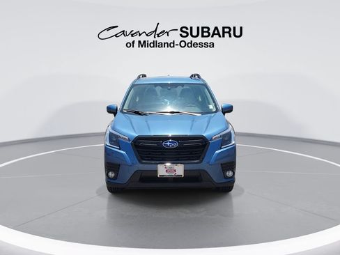 Used 2023 Subaru Forester Premium AWD/4WD image 3