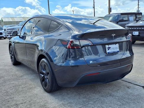 Used 2025 Tesla Model Y Long Range RWD image 4