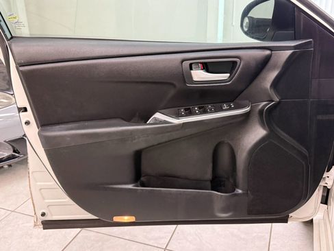 Used 2017 Toyota Camry SE image 16