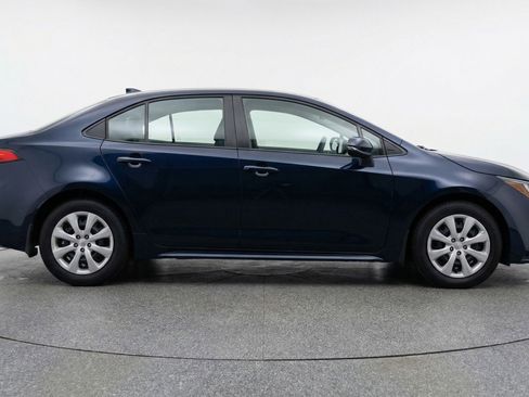 Used 2025 Toyota Corolla LE image 11