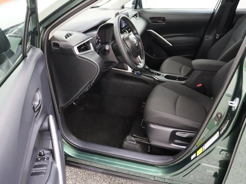 Used 2025 Toyota Corolla Cross LE image 14