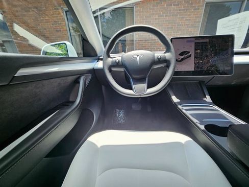 Used 2024 Tesla Model Y Long Range AWD/4WD image 5