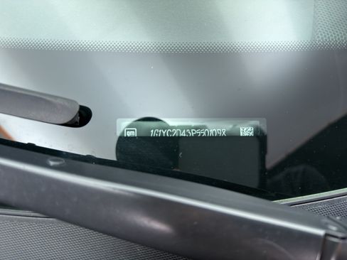 Used 2023 Chevrolet Corvette Stingray Premium Cpe w/ Z51 Performance Package RWD image 30