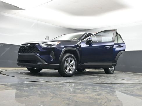 Used 2022 Toyota RAV4 XLE image 43