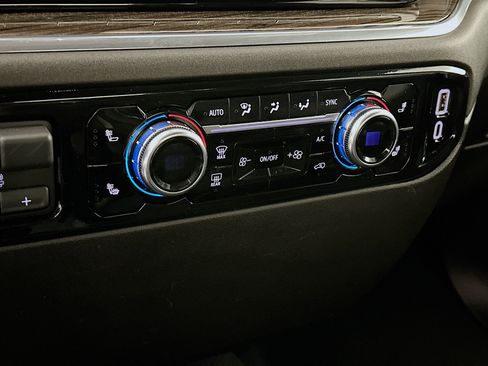 Used 2025 GMC Sierra 1500 Elevation image 23