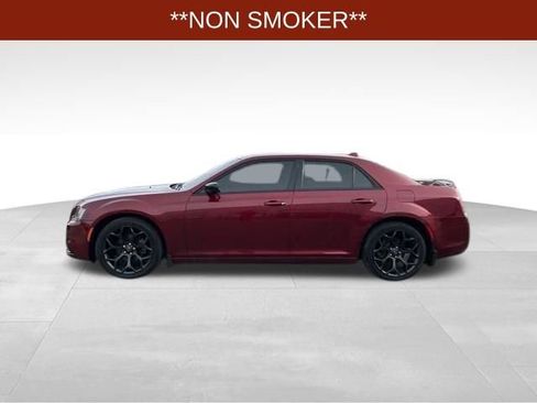 Used 2019 Chrysler 300 Touring w/ Sport Appearance Package image 4