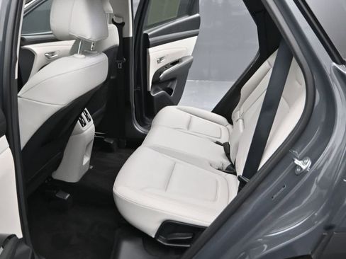 Used 2025 Hyundai Tucson Limited FWD image 14