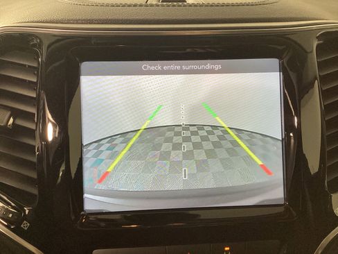 Used 2022 Jeep Cherokee Limited image 19