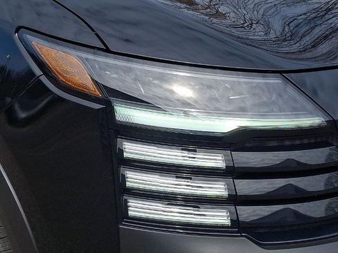 Certified 2025 Nissan Kicks SR image 10