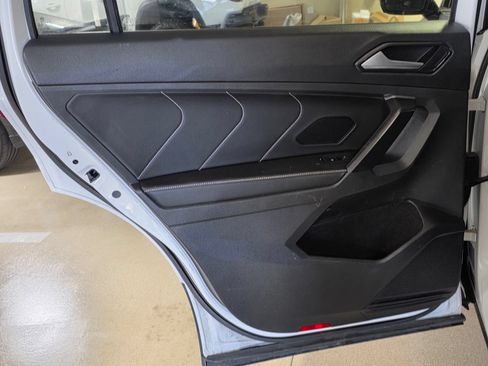 Used 2022 Volkswagen Tiguan SE FWD image 10