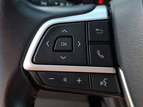 Used 2023 Toyota Highlander XLE AWD/4WD image 18