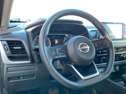 Used 2023 Nissan Rogue S image 33