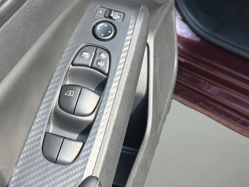 Used 2024 Nissan Altima 2.5 SV w/ SV Premium Package image 18