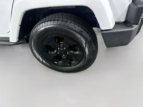 Used 2015 Jeep Wrangler Unlimited Sahara image 11