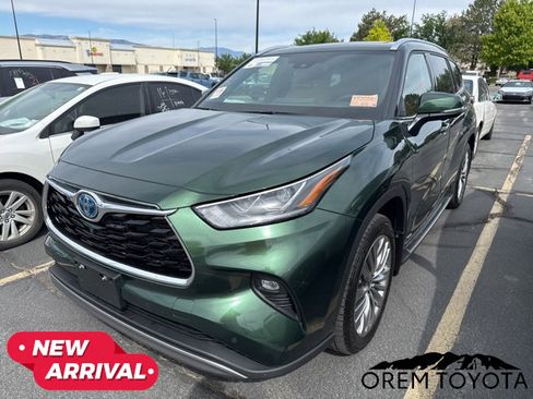 Used 2024 Toyota Highlander Platinum AWD/4WD image 4
