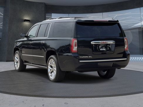 Used 2020 GMC Yukon XL Denali w/ Denali Ultimate Package AWD/4WD image 3