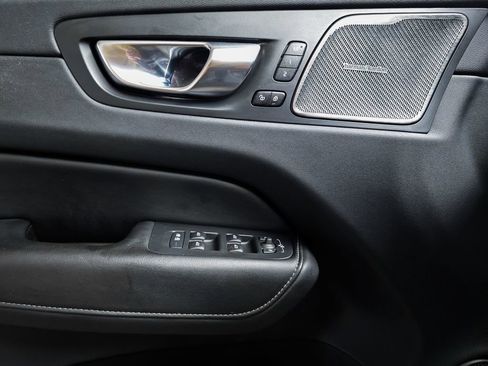 Used 2023 Volvo XC60 B5 Ultimate w/ Climate Package image 19