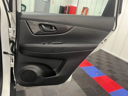 Used 2019 Nissan Rogue S AWD/4WD image 19