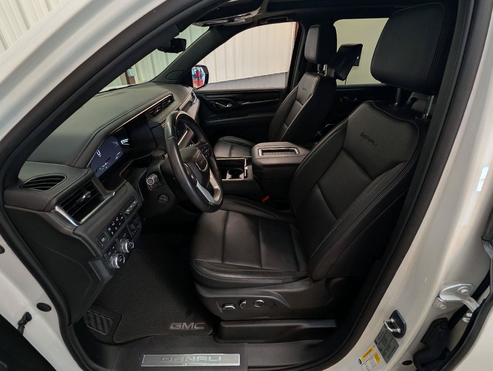 Used 2023 GMC Yukon Denali w/ Advanced Technology Package AWD/4WD image 20