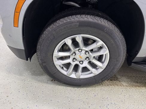 New 2026 Chevrolet Suburban LT image 11