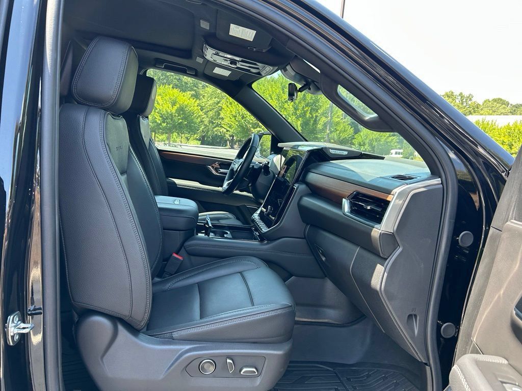 Used 2025 GMC Yukon Denali w/ Denali Reserve Package RWD image 59