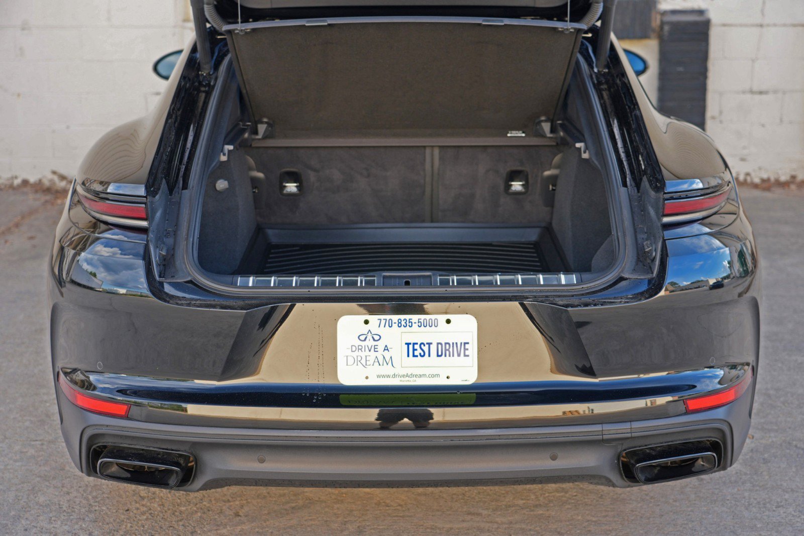 Used 2024 Porsche Panamera w/ Premium Package RWD image 9