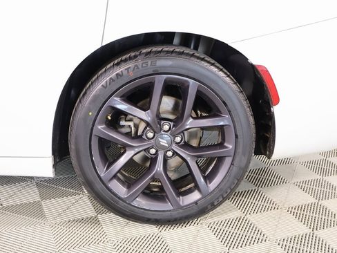 Used 2020 Dodge Charger SXT w/ Blacktop Package image 17