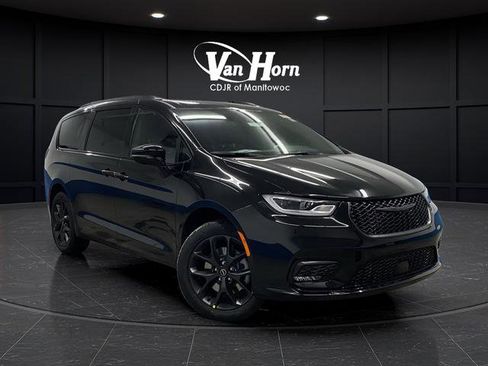 New 2026 Chrysler Pacifica Limited w/ S Appearance Package AWD/4WD image 1
