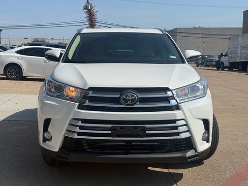 Used 2018 Toyota Highlander XLE FWD image 2