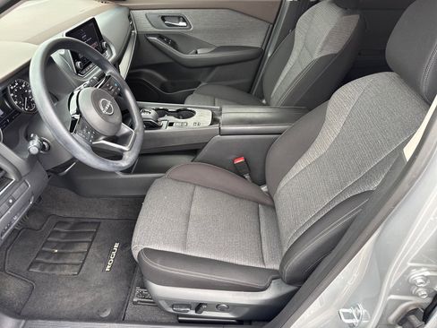 Used 2023 Nissan Rogue SV image 10