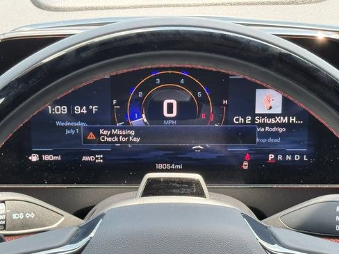 Used 2025 Chevrolet Traverse RS AWD/4WD image 3