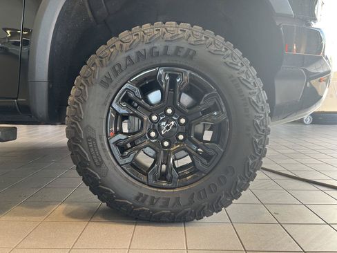 Used 2023 Chevrolet Silverado 1500 ZR2 AWD/4WD image 9
