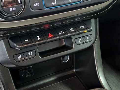 Used 2021 GMC Canyon Denali image 23