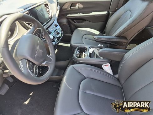 New 2027 Chrysler Pacifica Select FWD image 12