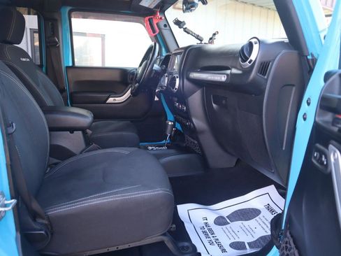 Used 2018 Jeep Wrangler Unlimited Rubicon w/ Cold Weather Group image 37