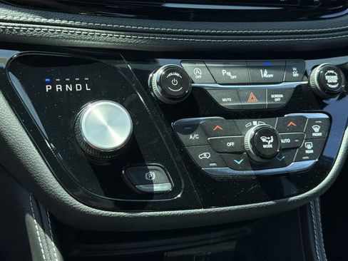New 2026 Chrysler Pacifica Limited FWD image 23