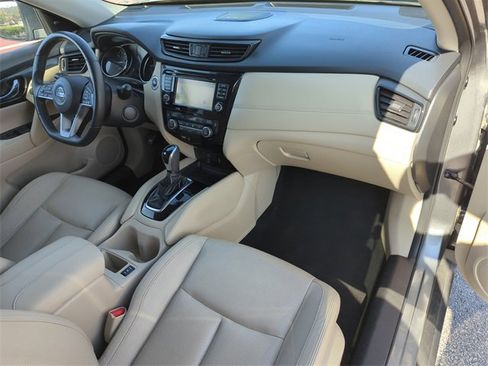 Used 2017 Nissan Rogue SL image 19