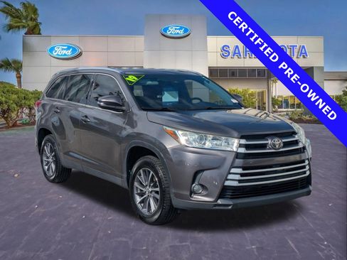 Used 2019 Toyota Highlander XLE FWD image 1
