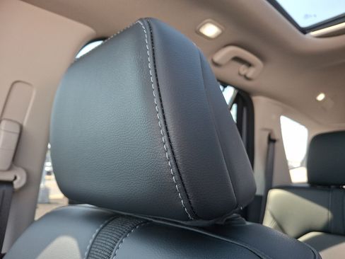 Used 2023 Honda Pilot Touring image 13