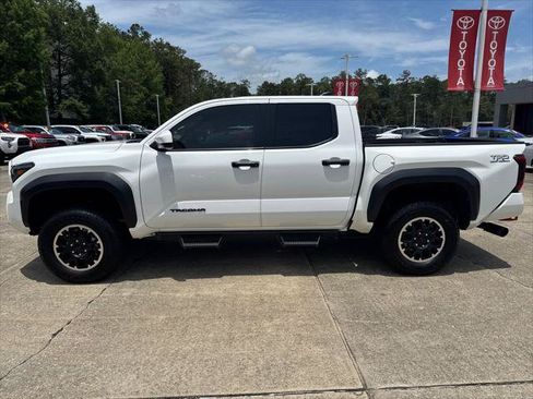 Certified 2024 Toyota Tacoma TRD Off-Road AWD/4WD image 2
