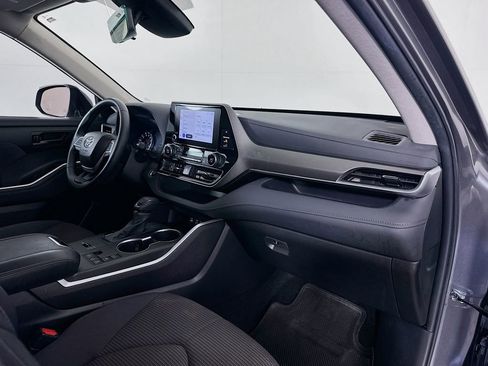 Used 2024 Toyota Highlander LE image 29
