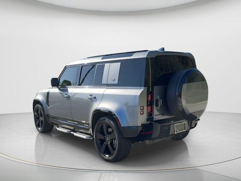 Used 2023 Land Rover Defender 110 X-Dynamic SE image 3