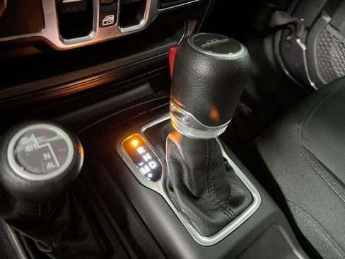 Used 2023 Jeep Gladiator Sport AWD/4WD image 21