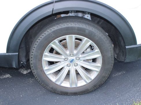 Used 2023 Ford Explorer Limited w/ Hybrid Equipment Group 310A AWD/4WD image 7
