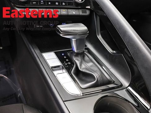 Used 2021 Hyundai Elantra SEL w/ Convenience + Premium Package FWD image 12