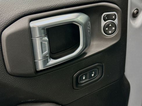 Used 2023 Jeep Wrangler Sahara w/ Cold Weather Group image 15