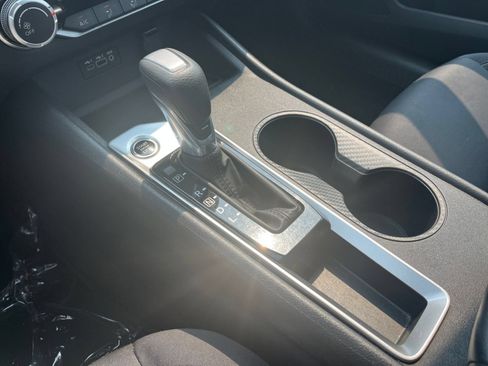 Used 2025 Nissan Altima 2.5 SV FWD image 37