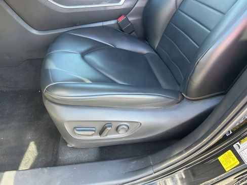 Used 2023 Toyota Highlander XLE AWD/4WD image 22